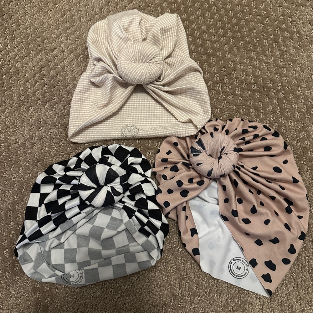 3 Bunny Knots Neutral size M